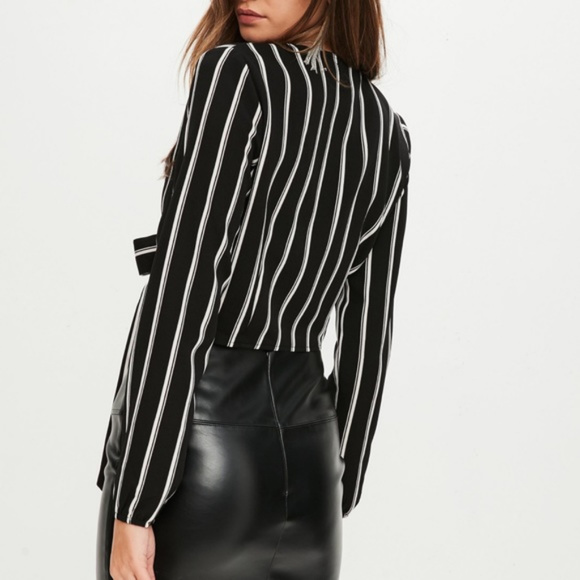 MISSGUIDED Black Tie Front Crop Top Stripe - Picture 3 of 3